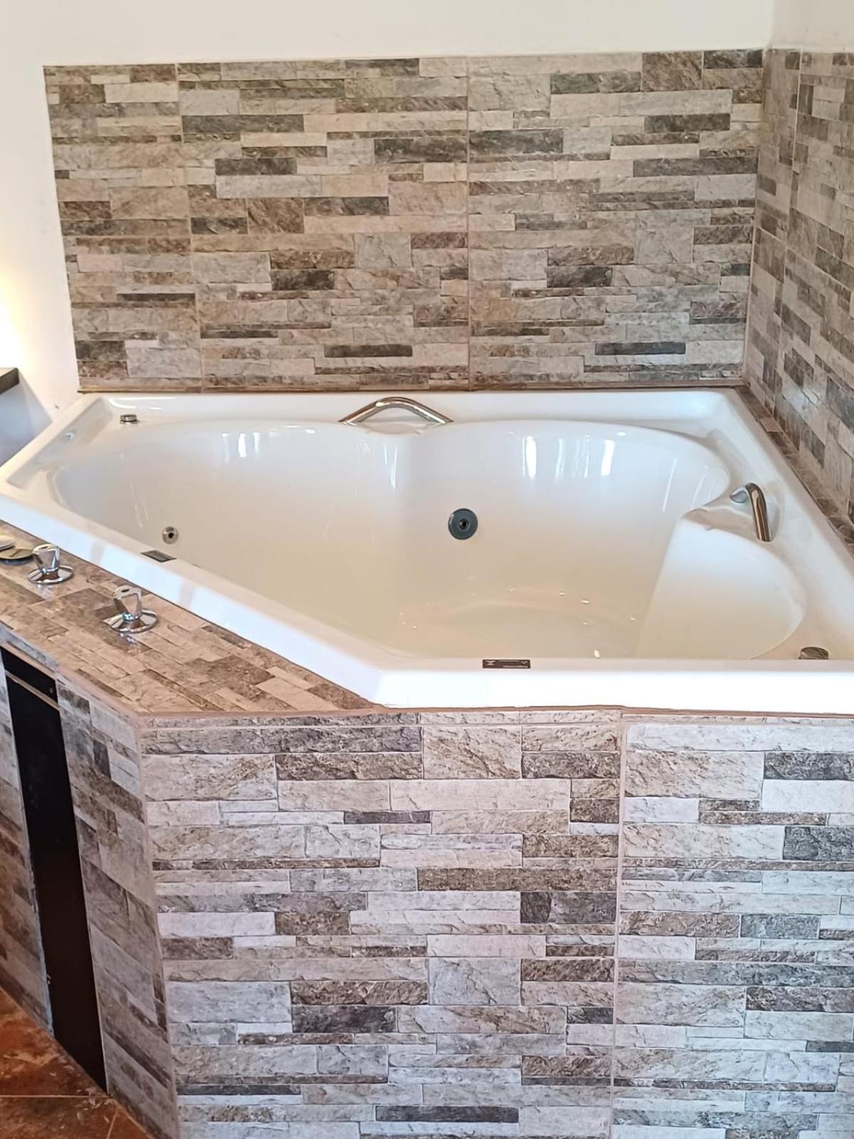 Lobos Del Bosque Con Jacuzzi Сasa de vacaciones *